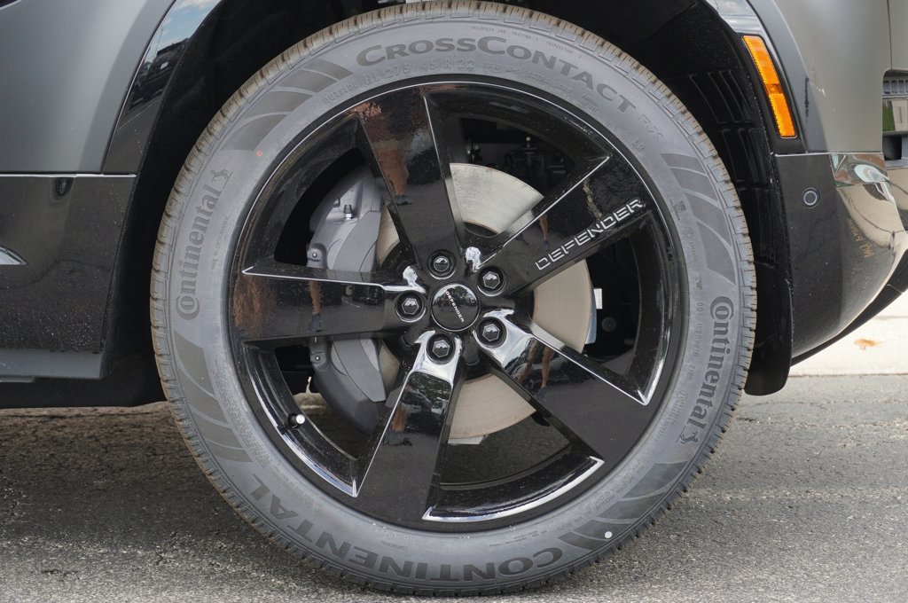 New 2026 Santorini Black Land Rover X-Dynamic SE image 8