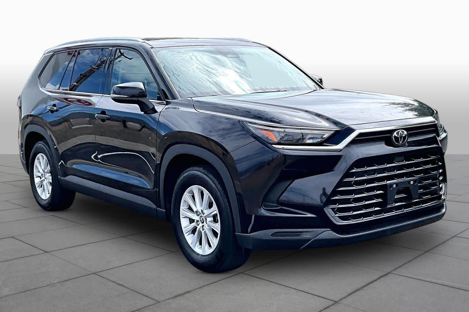 Used 2025 Midnight Black Metallic Toyota XLE image 3