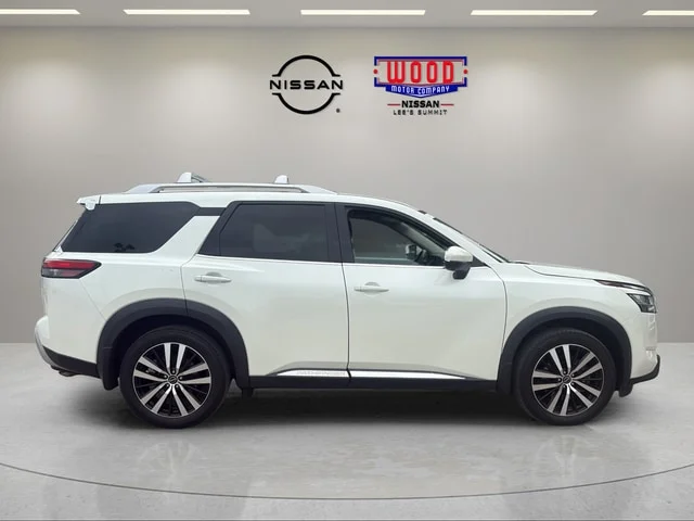 Used 2023 Pearl White Tricoat Nissan Platinum image 2