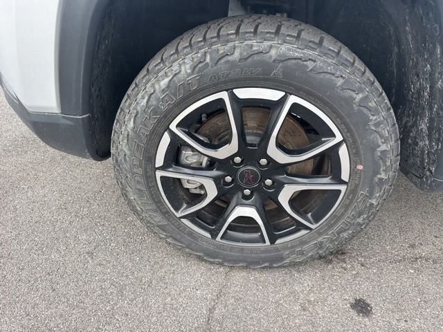 Used 2025 Silver Jeep Trailhawk image 9