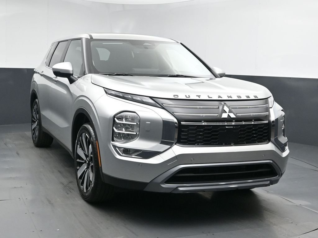 New 2026 Silver Mitsubishi SE image 2