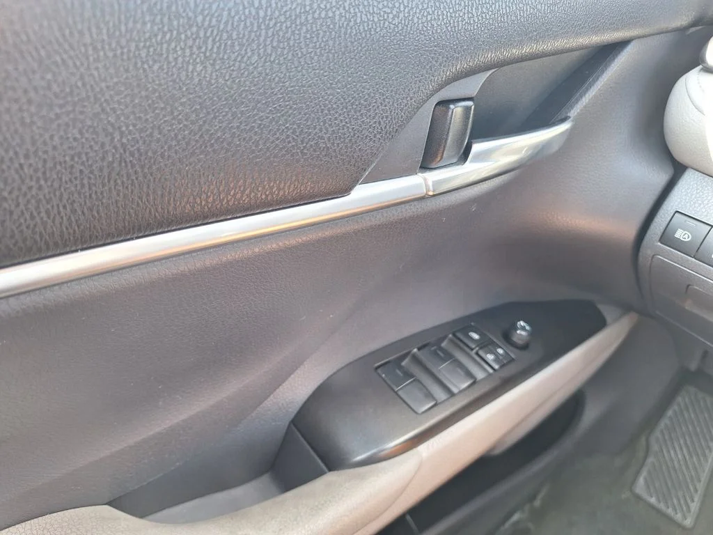Used 2023 Silver Toyota LE image 18