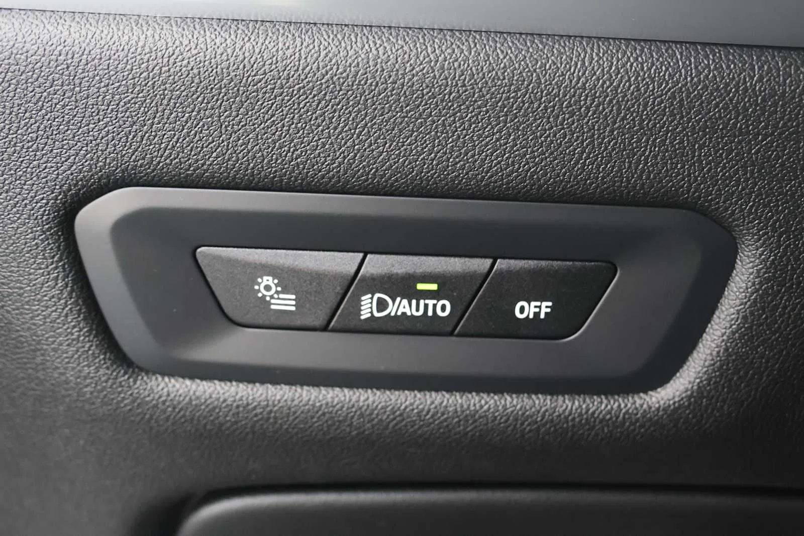 Certified Used 2025 Mineral White Metallic BMW sDrive40i image 17