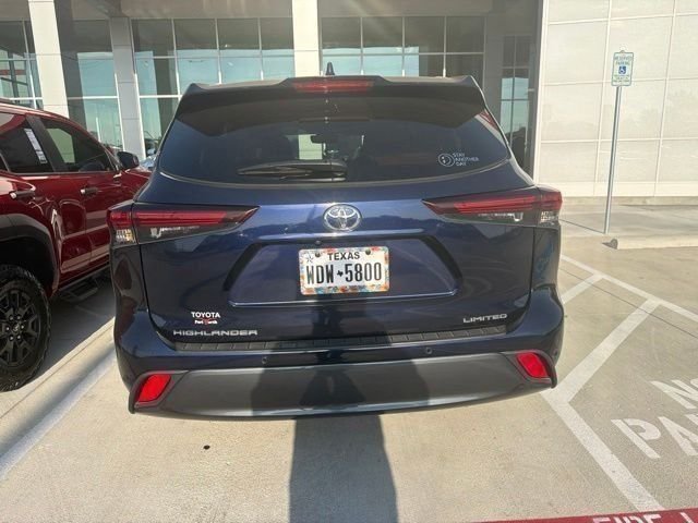Used 2025  Toyota Limited image 5