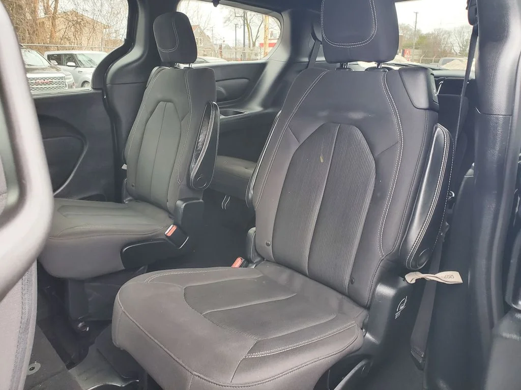 Used 2019 Black Chrysler Touring Plus image 27