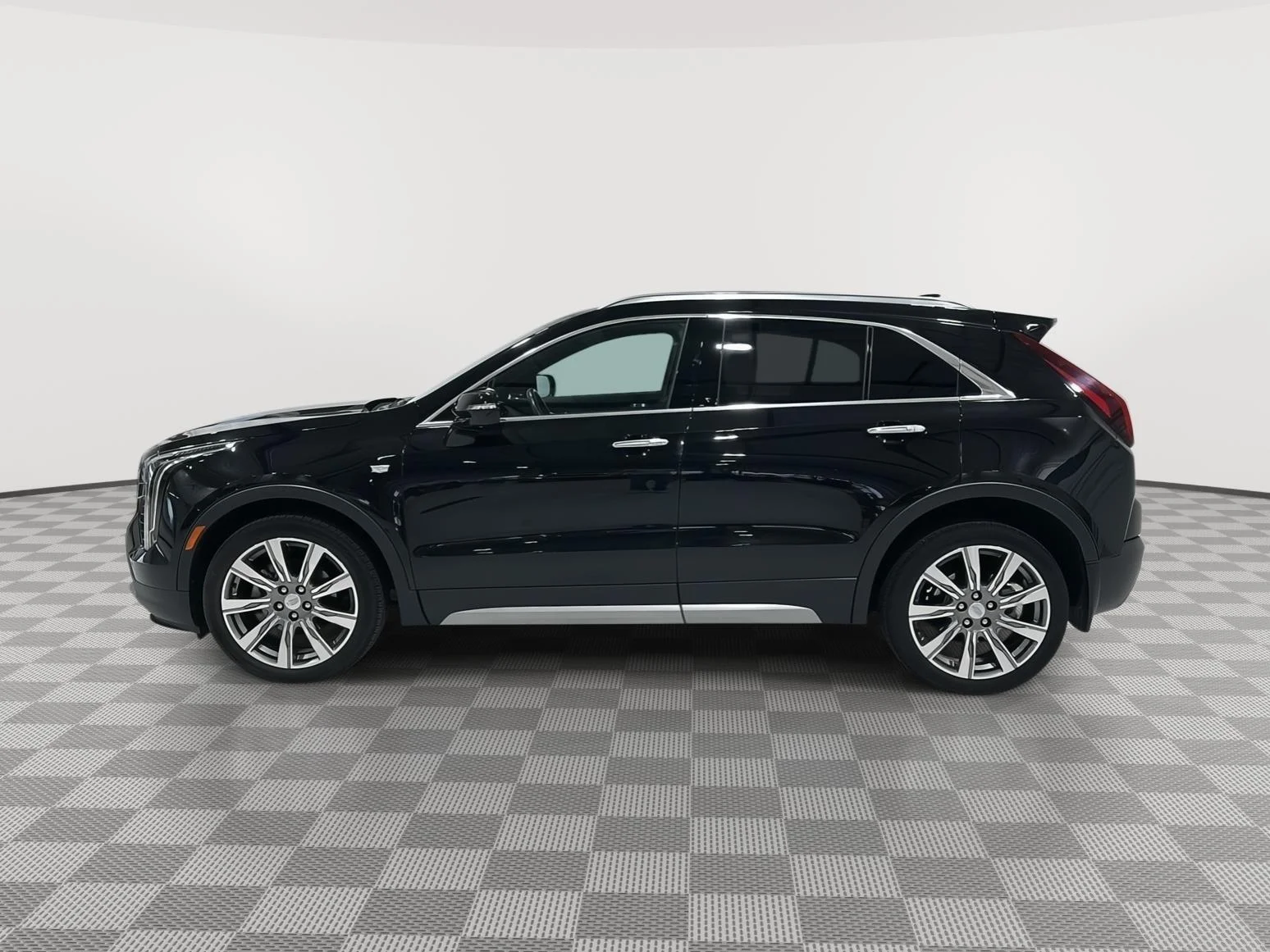 Used 2019 Cadillac XT4 Premium Luxury with VIN 1GYFZDR46KF181919 for sale in Alexandria, Minnesota