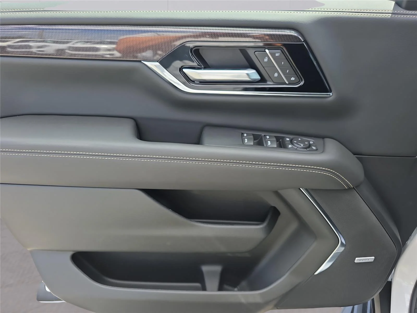New 2026 Summit White GMC Elevation image 35