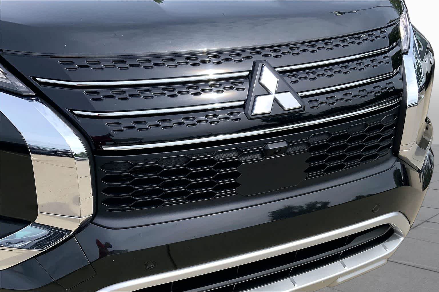 Used 2024 Black Diamond Mitsubishi SE image 31