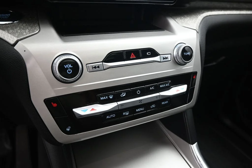 Used 2022 White Ford Timberline image 25