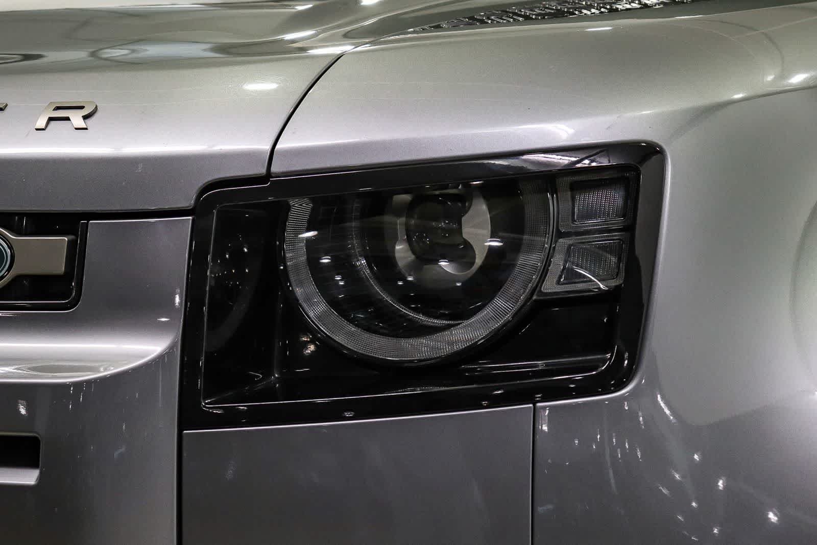 Used 2021 Black Land Rover X-Dynamic HSE image 7