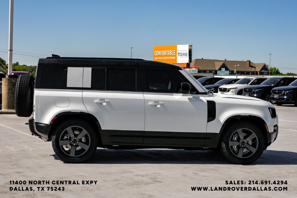New 2026 Fuji White Land Rover X-Dynamic SE image 5