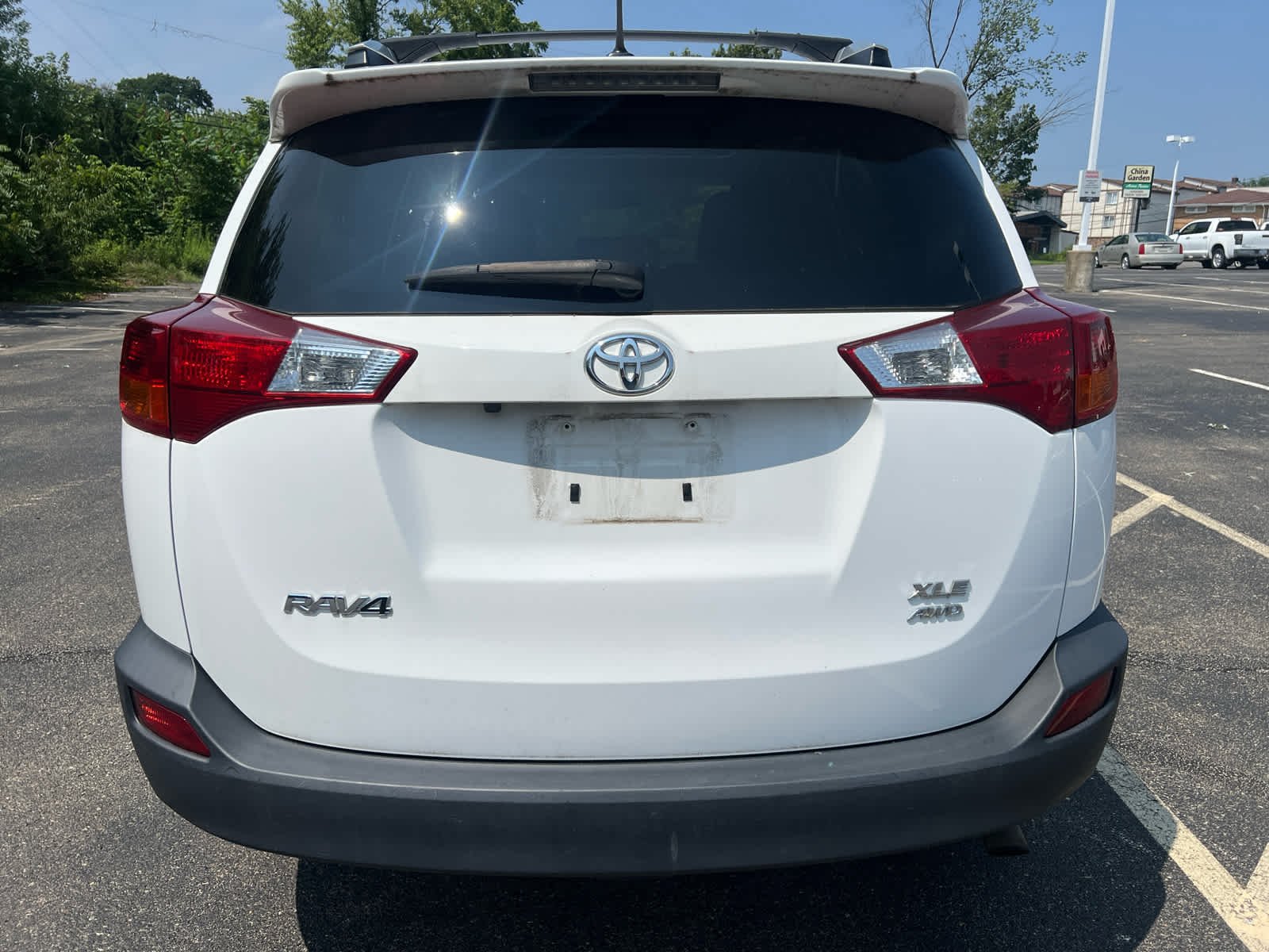 Used 2015 Super White Toyota XLE image 4