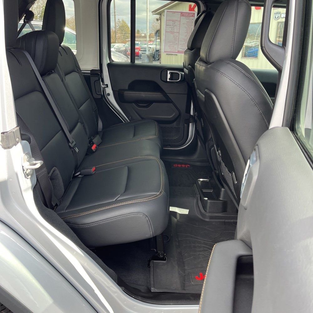 2024 Jeep Wrangler 4-Door Sahara - Photo 10