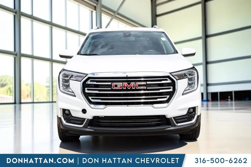 Used 2023 White GMC SLT image 26