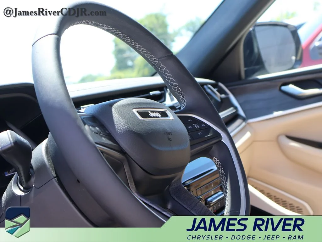 Used 2022 Silver Jeep 4xe image 25