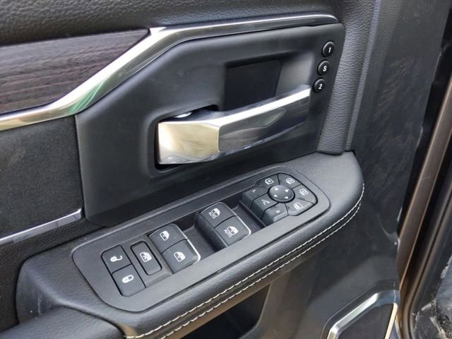 New 2026 Granite Crystal Metallic Clear-Coat Exterior Paint RAM Laramie image 13
