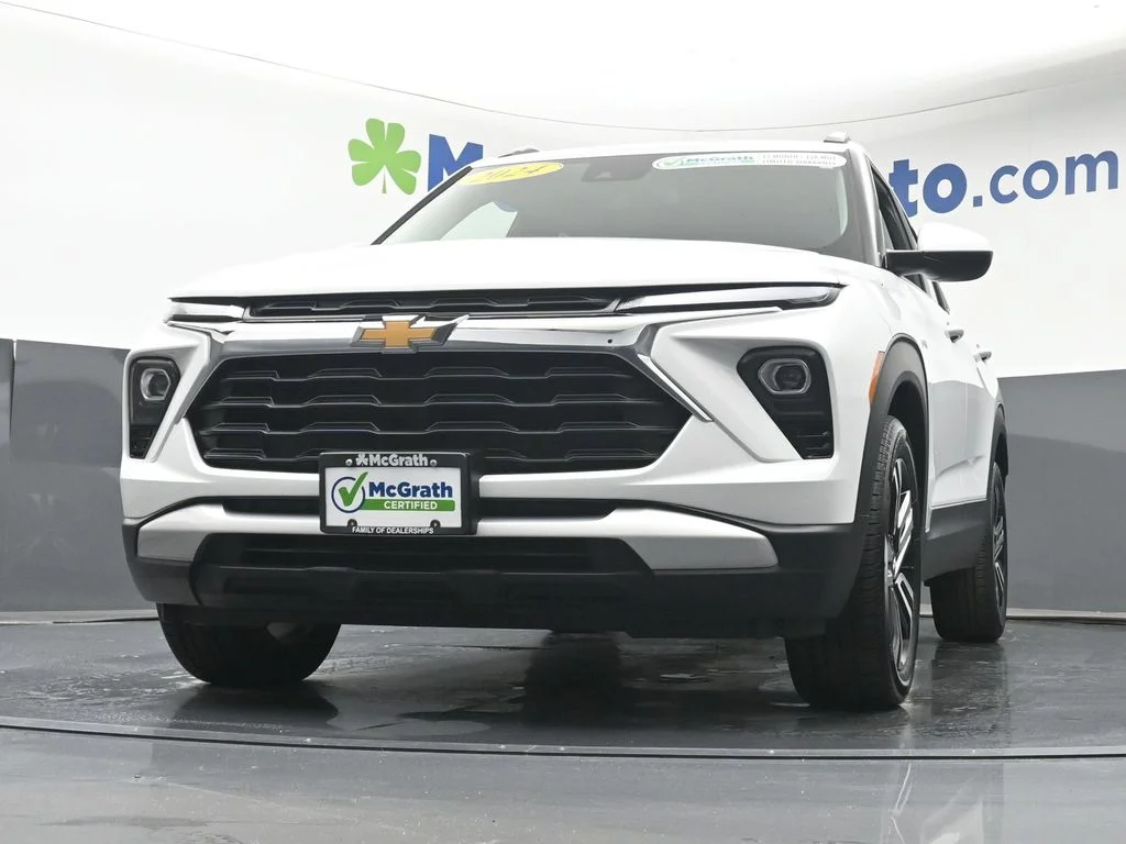 Used 2024 White Chevrolet LT image 7