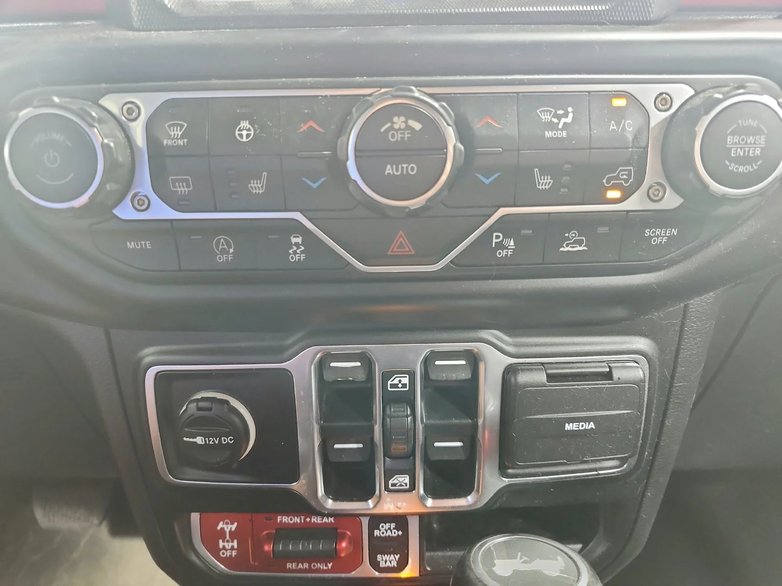 Used 2022 White Jeep Unlimited Rubicon image 17