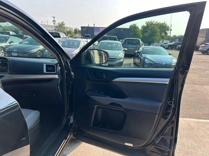 Used 2018 Black Toyota LE Sport Utility 4D image 18