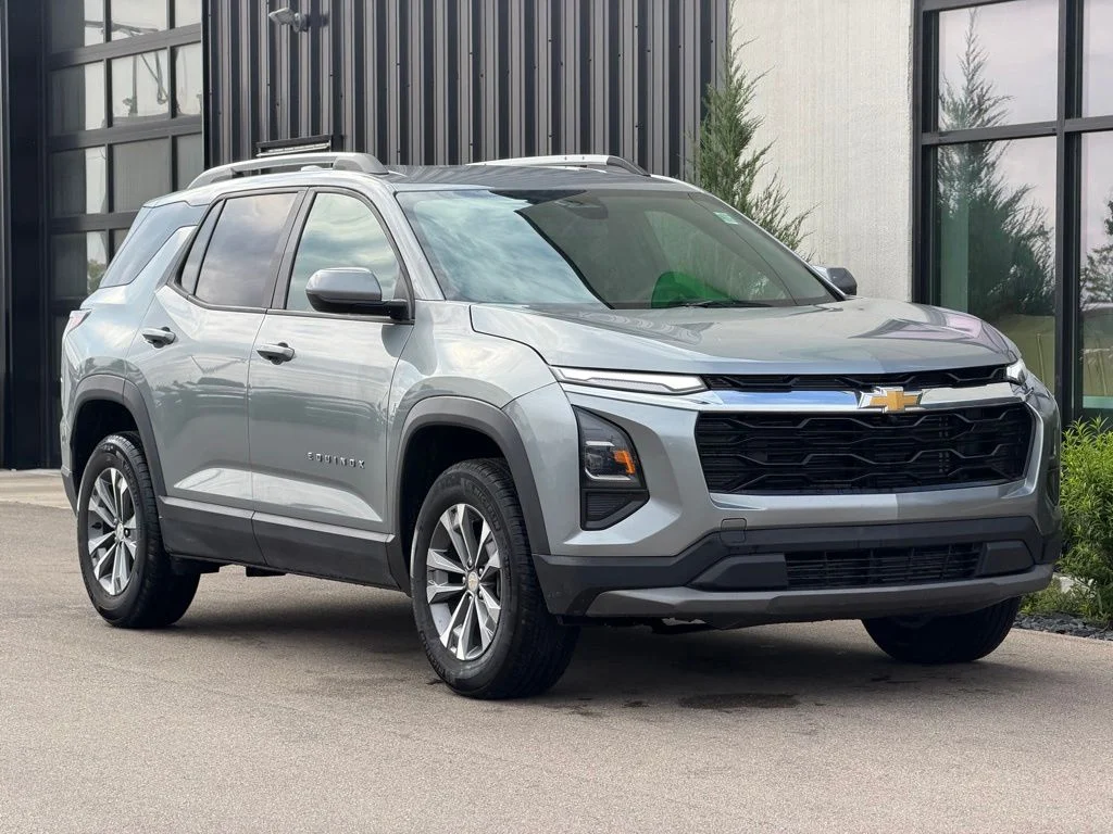 Used 2025 Gray Chevrolet LT image 4