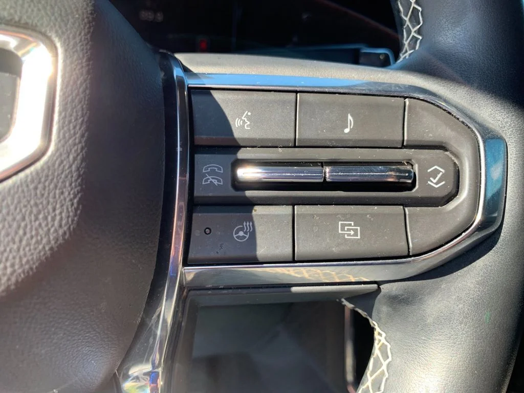 Used 2025 Black GMC Denali image 29