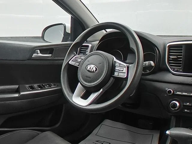 Used 2022 White Kia LX image 35