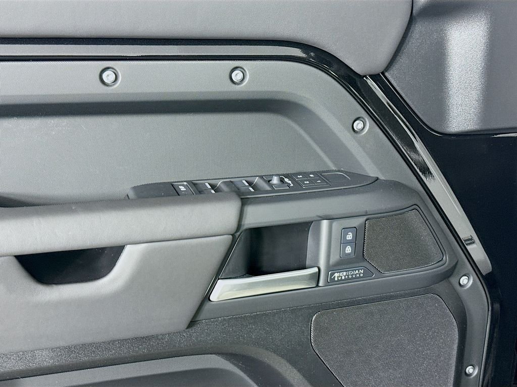 New 2026 Santorini Black Land Rover X-Dynamic SE image 19