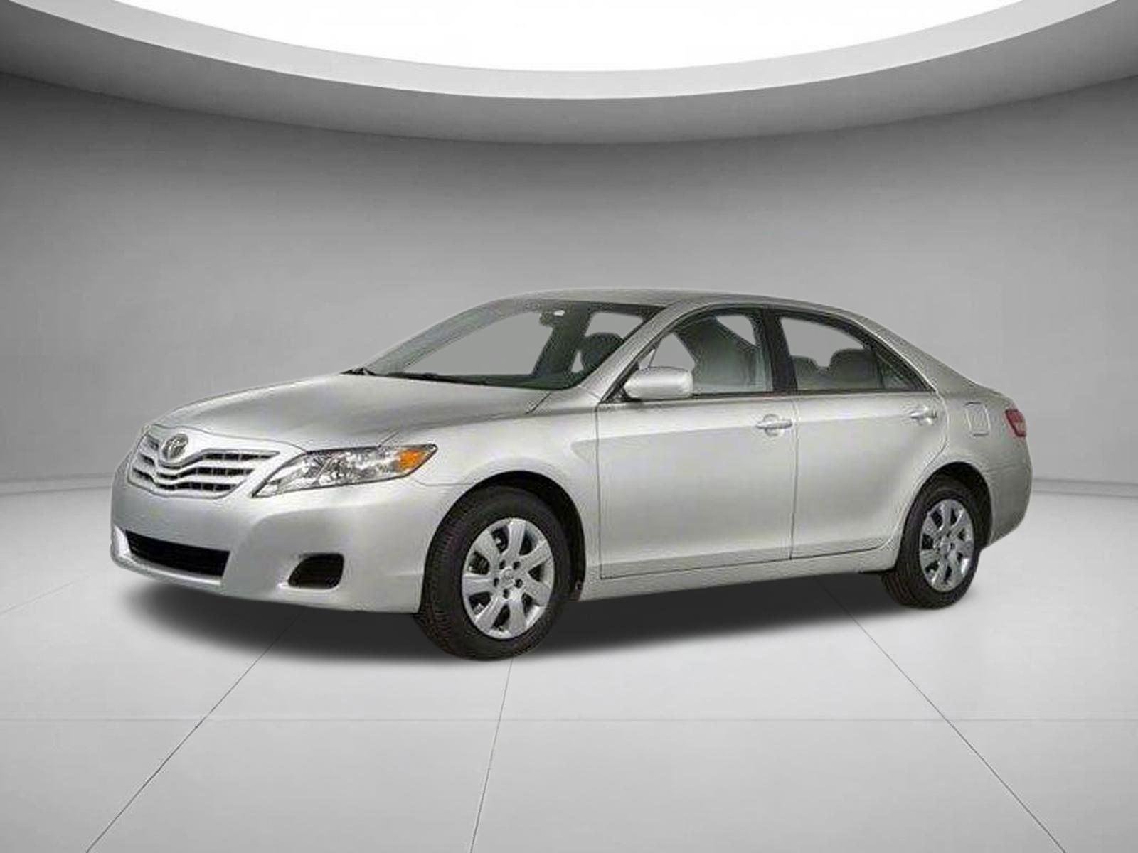 Used 2010 Super White Toyota XLE image 1