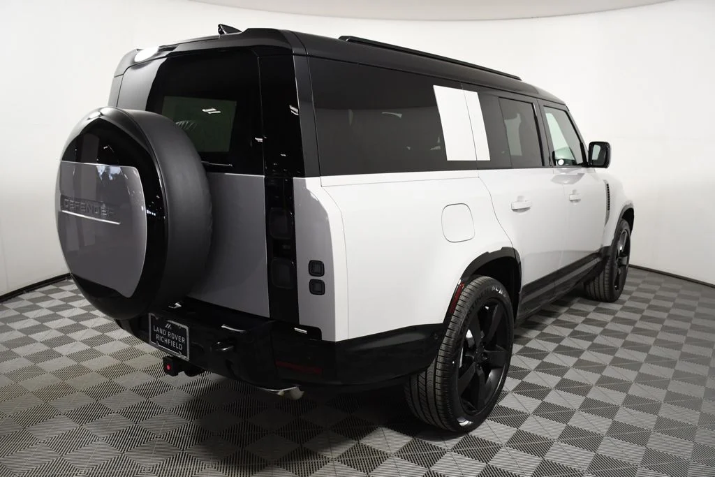 New 2026 Borasco Grey Land Rover X-Dynamic SE image 6
