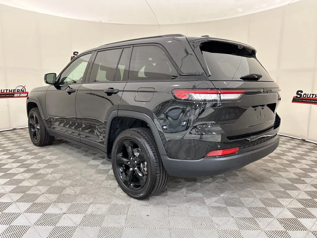 Used 2023 Black Jeep Limited image 3