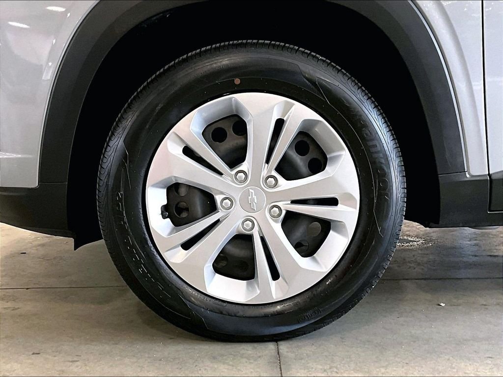 Used 2024 Gray Chevrolet LS image 7