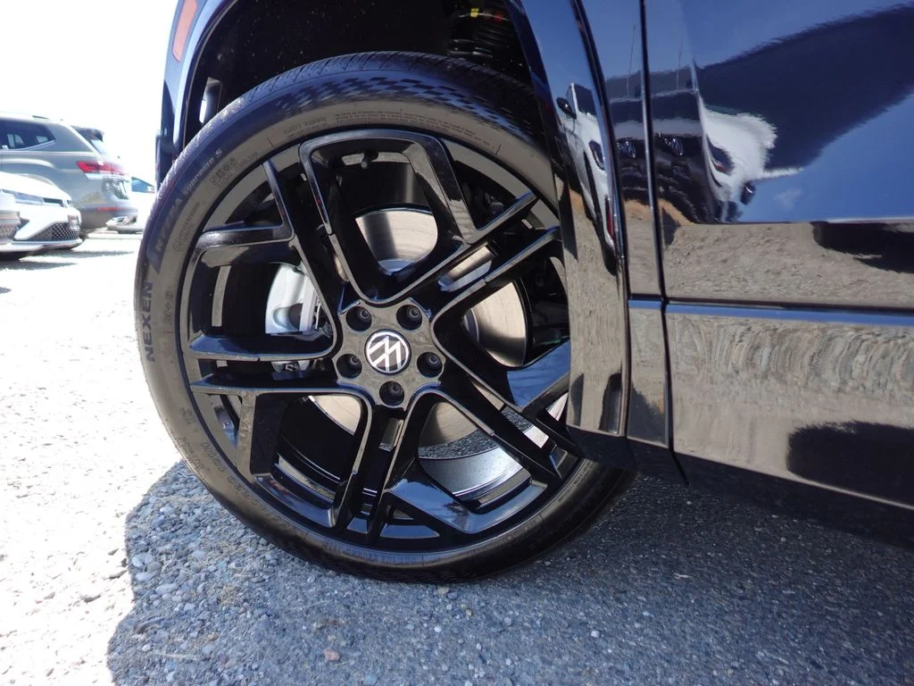 New 2026 Deep Black Pearl Volkswagen 2.0T SE R-Line Black image 11