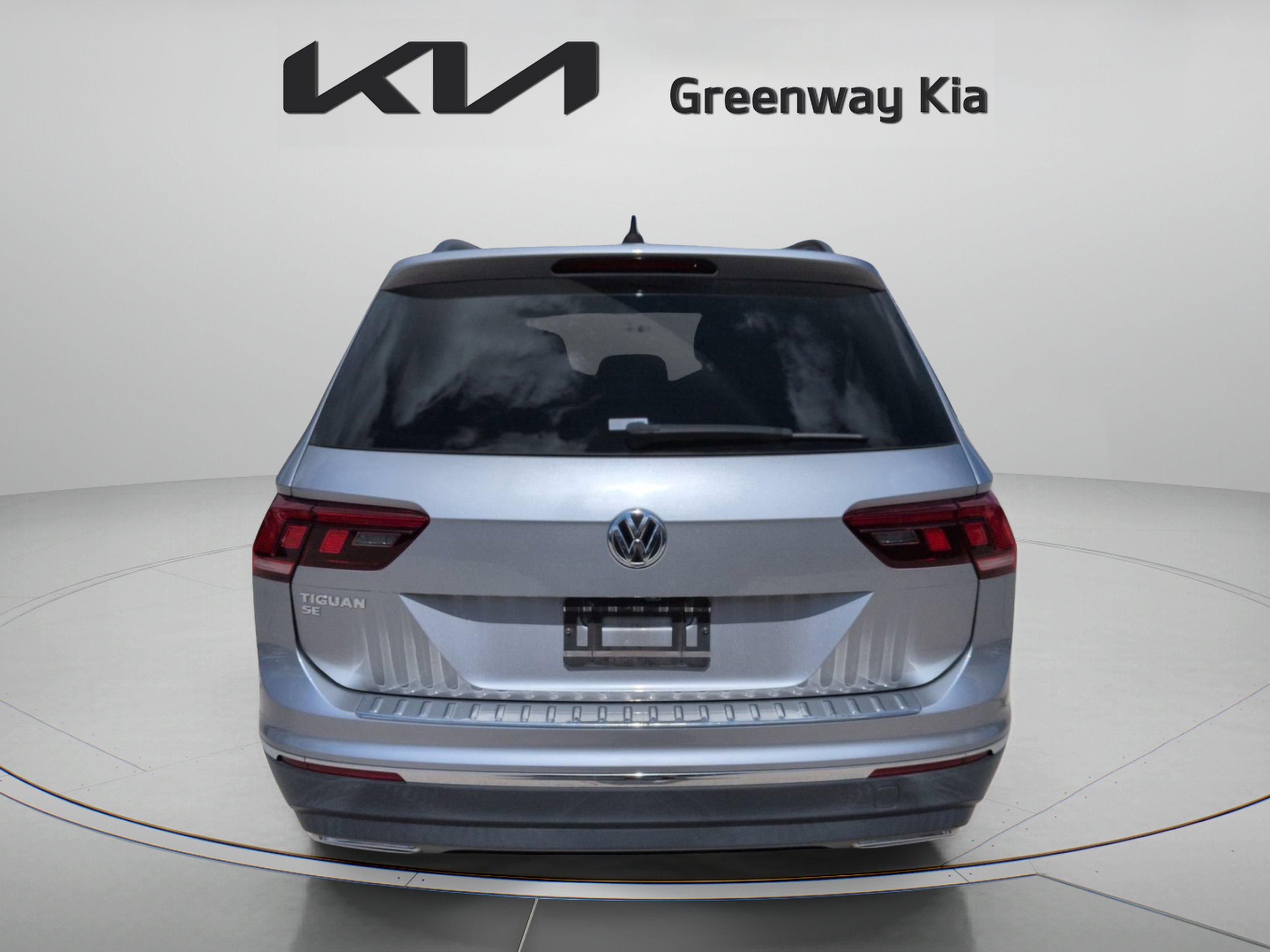 Used 2020 Silver Metallic Volkswagen 2.0T SE image 5