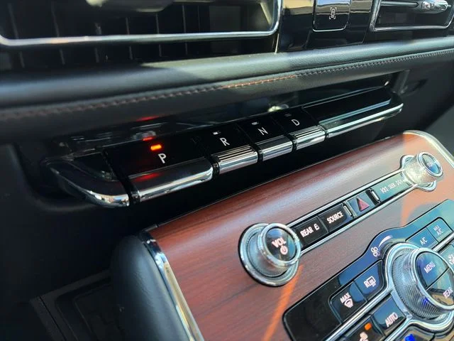 Used 2023 Metallic Lincoln Reserve image 28