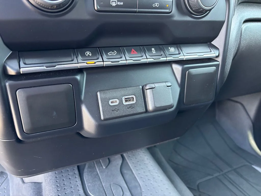 Used 2020 Black Chevrolet RST image 31