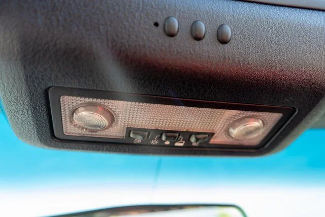 Used 2004 Red Ford Base image 46