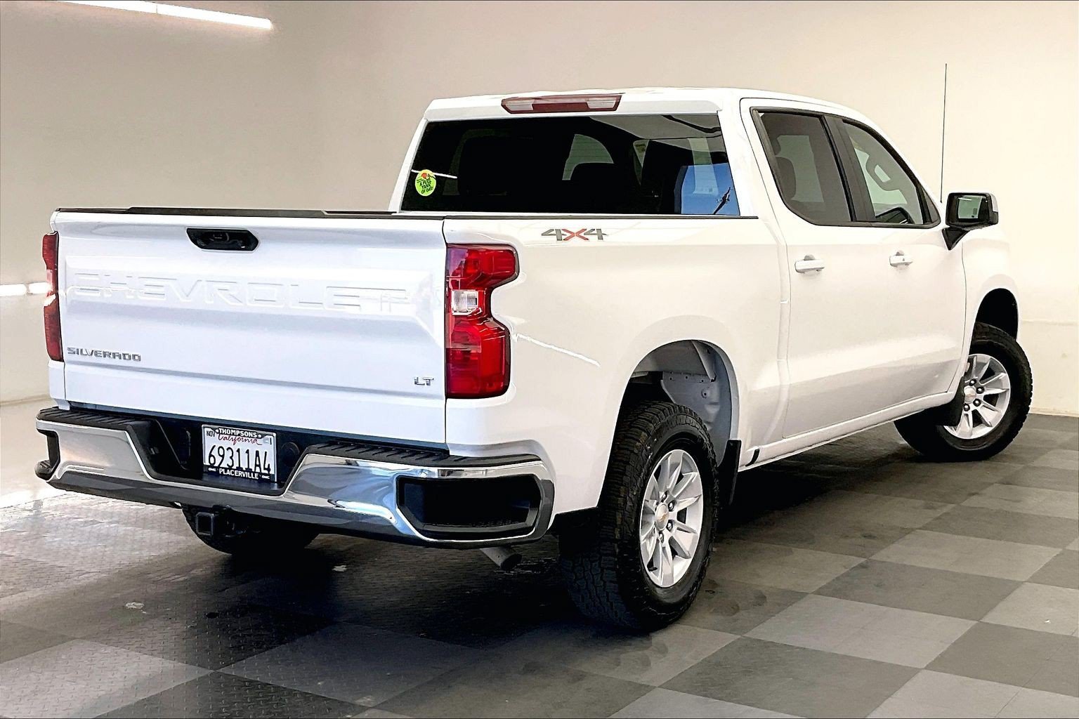 Used 2025 Summit White Chevrolet LT image 13