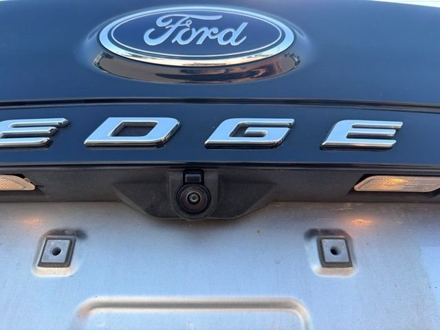 Used 2021 Silver Ford SEL image 11