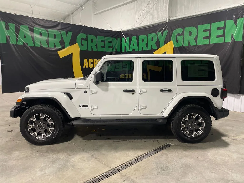 New 2026 Bright White Clear-Coat Exterior Paint Jeep Sahara image 13