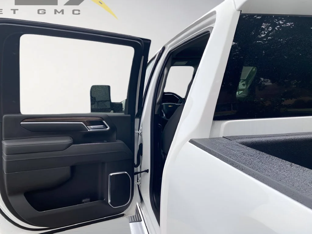 Used 2026 Summit White Chevrolet LT image 14