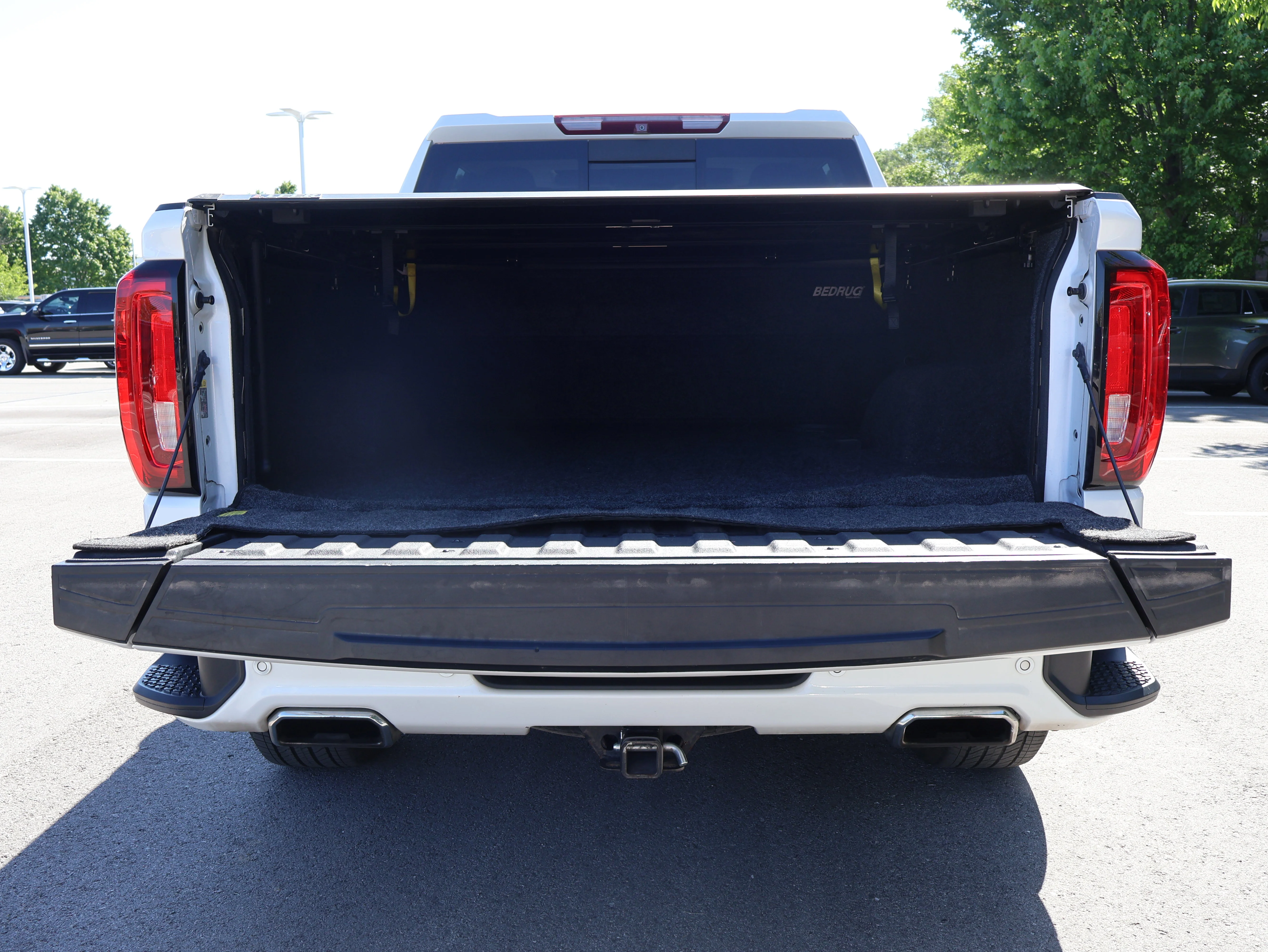 Used 2019 White Frost Tricoat GMC Denali image 19