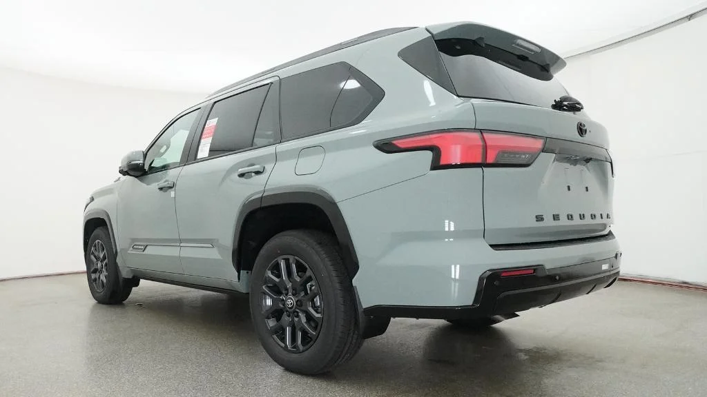 New 2026 Lunar Rock Toyota Platinum image 8