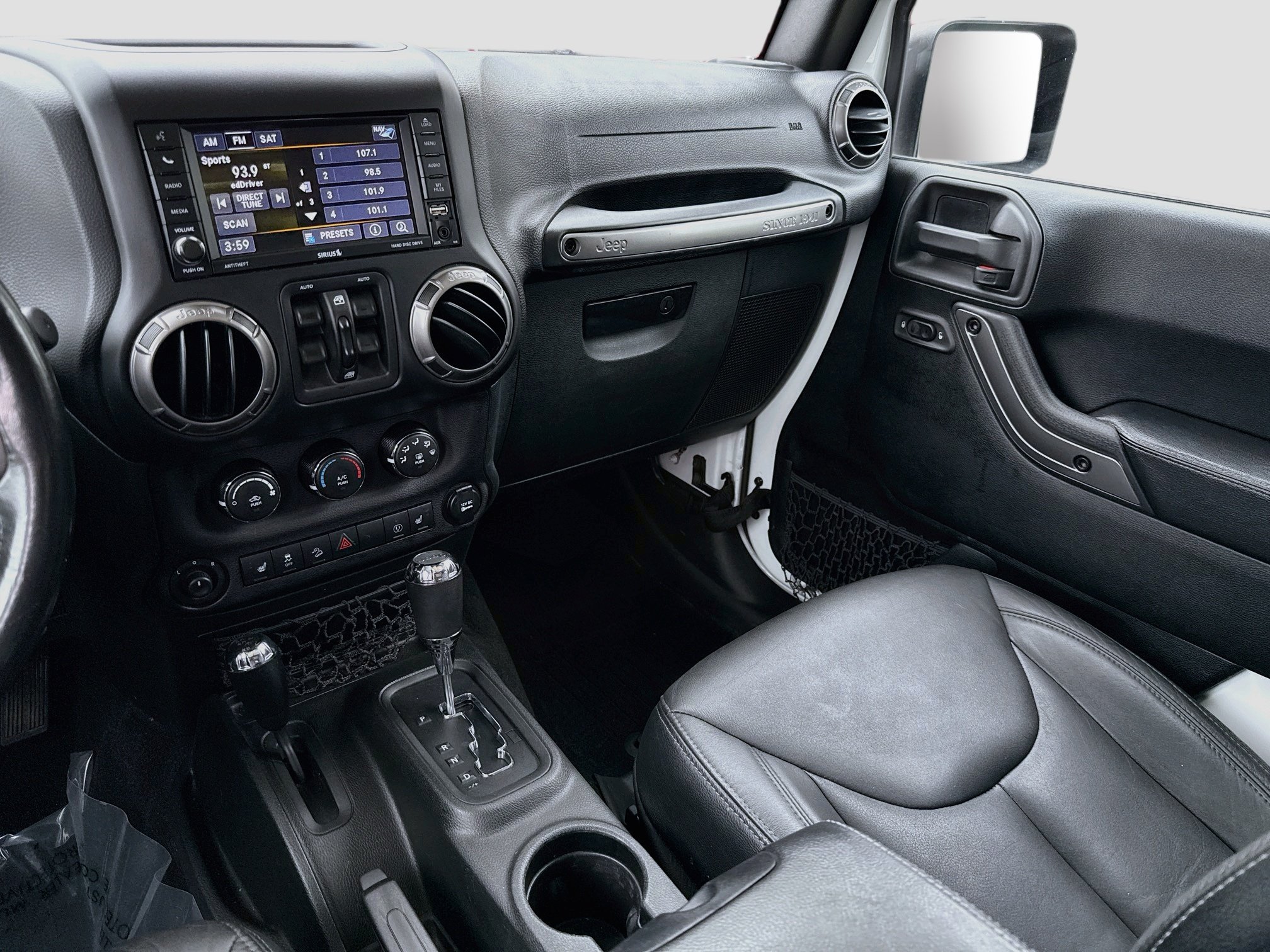Used 2018 Bright White Clearcoat Jeep Altitude image 21