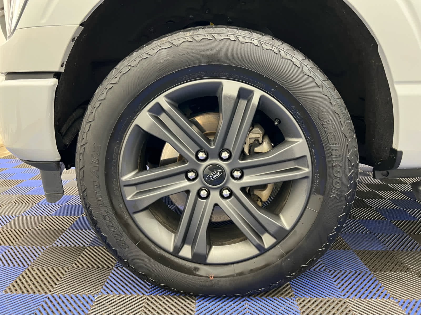 Used 2023 Avalanche Gray Ford XLT image 19