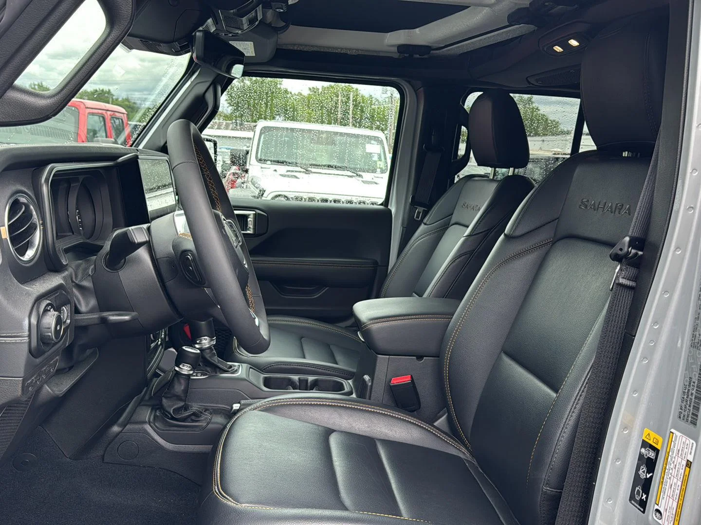 Used 2024 Silver Zynith Clearcoat Jeep Sahara image 7