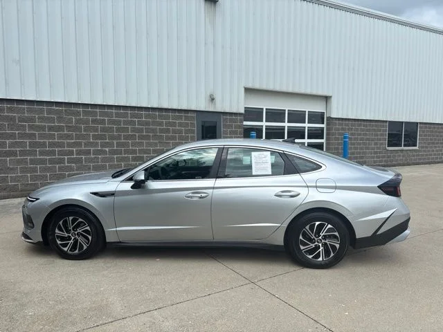 Used 2026 Silver Hyundai Blue image 9