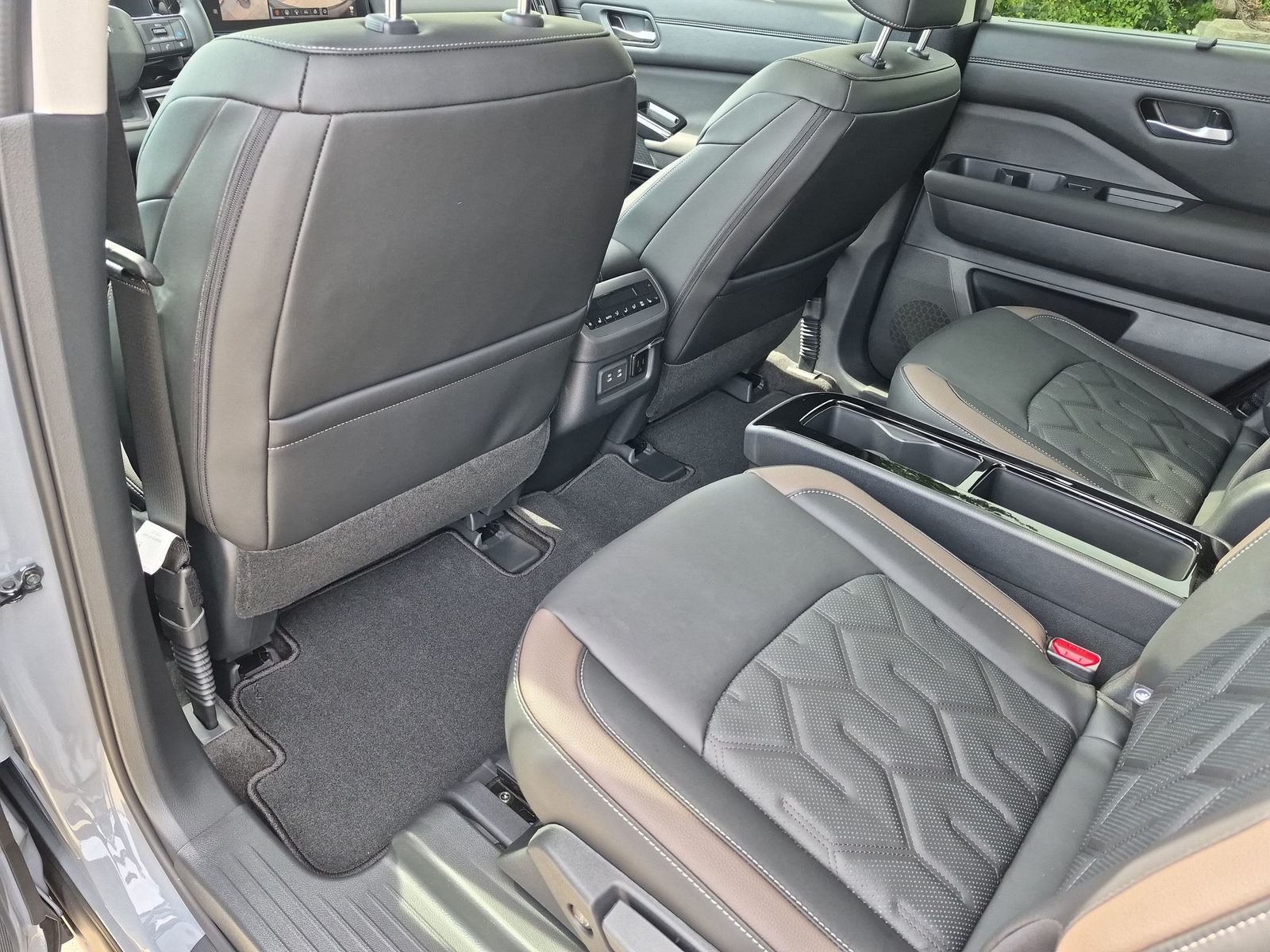 New 2026 Boulder Gray Pearl Nissan Platinum image 27