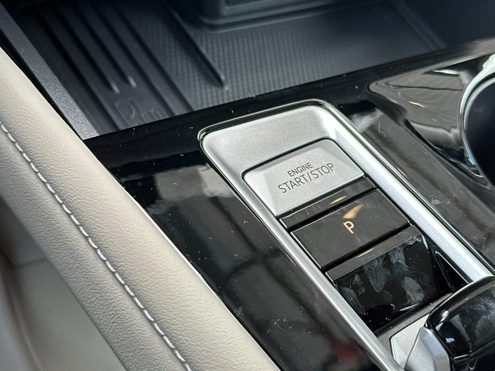 New 2026 Silver Volkswagen SE w/Technology image 22
