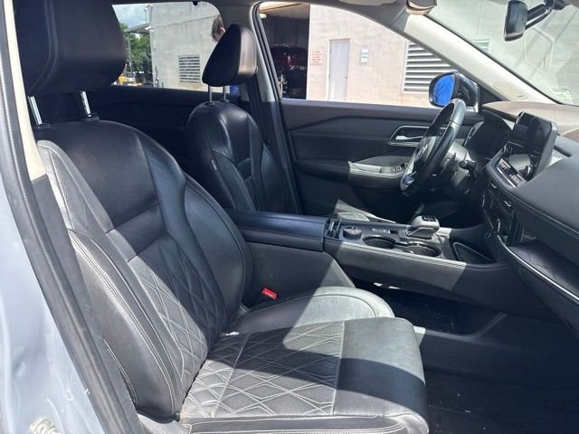 Used 2021 Gray Nissan Platinum image 12