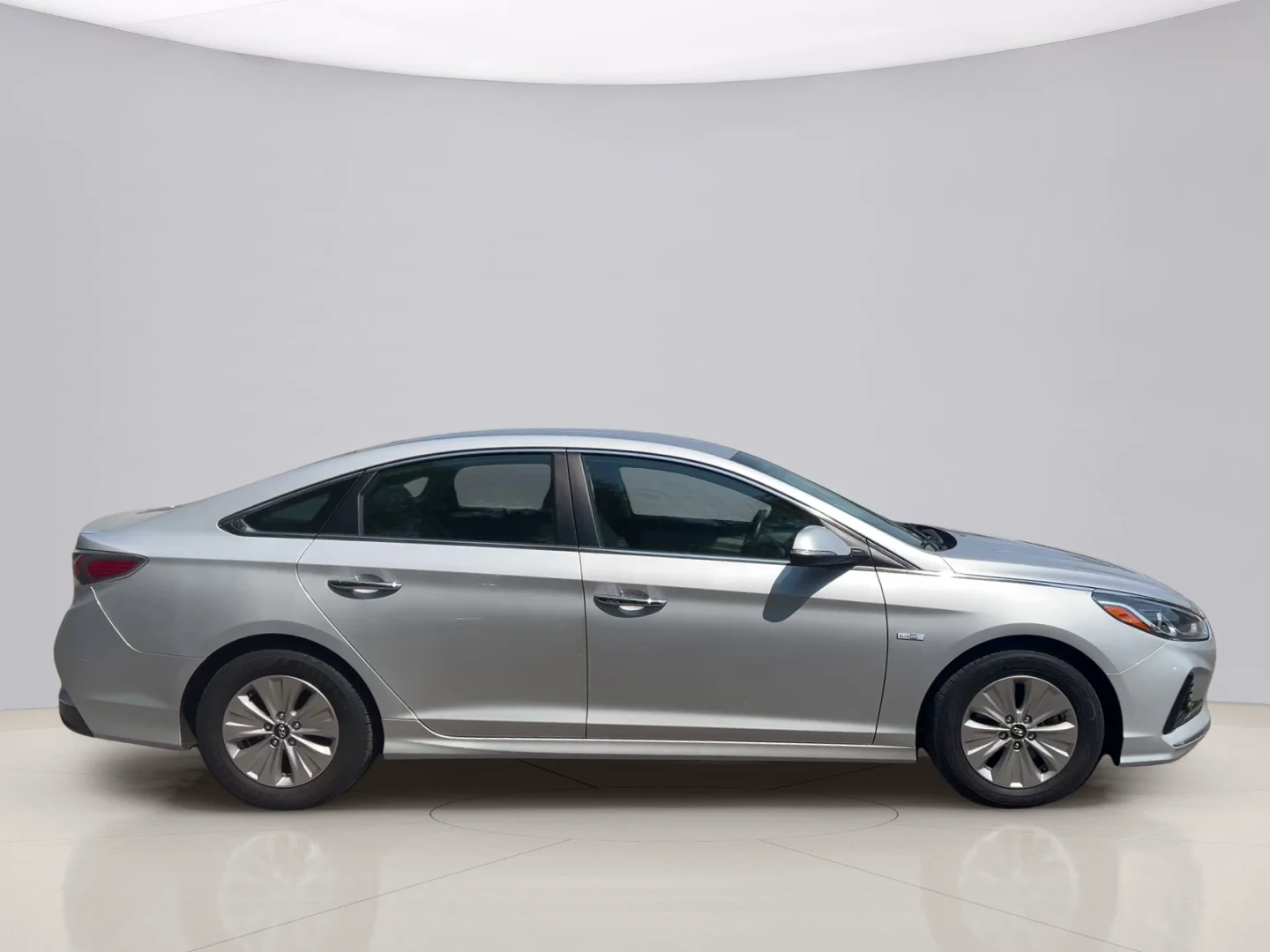Used 2018 Silver Hyundai  image 6